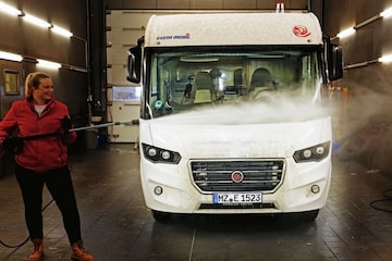 Schoonmaken camper hogedrukspuit