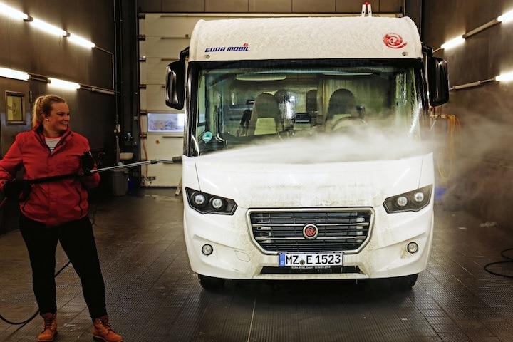 Schoonmaken camper hogedrukspuit