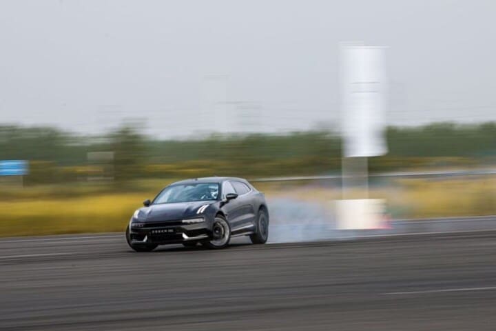 Zeekr 001 Drift