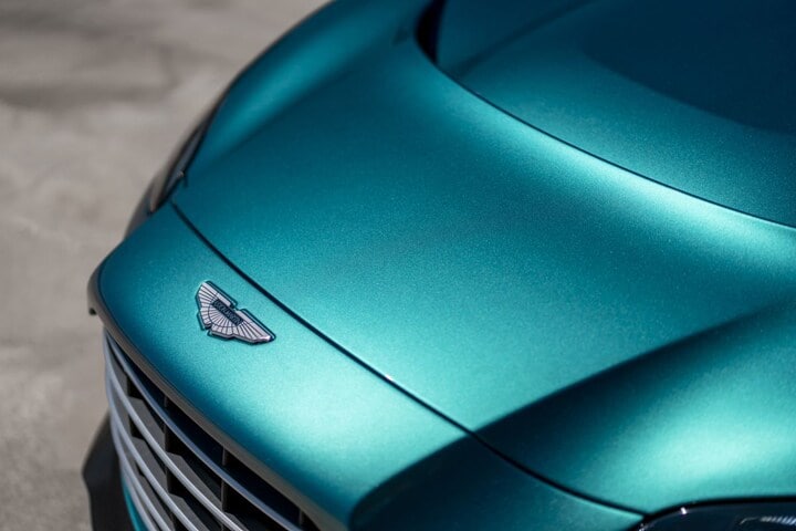 Aston Martin V12 Vantage Roadster