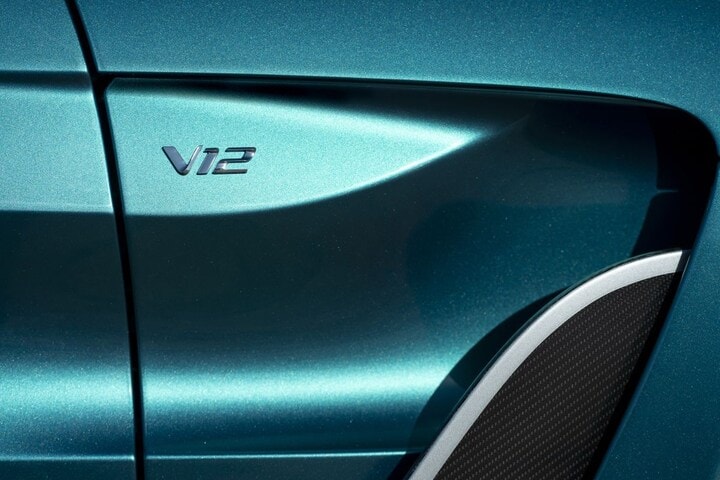 Aston Martin V12 Vantage Roadster