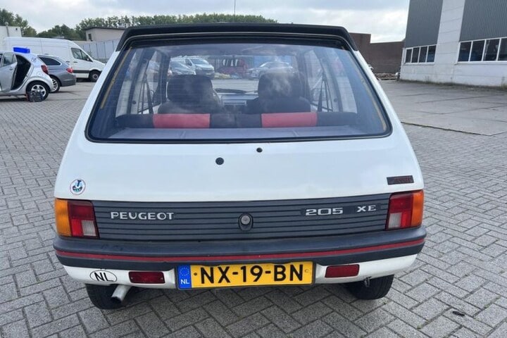 Peugeot 205