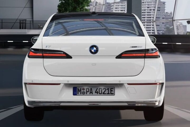 BMW i7