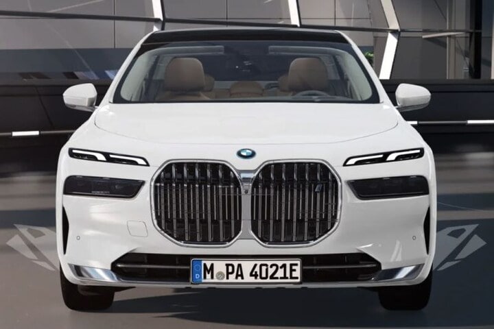 BMW i7