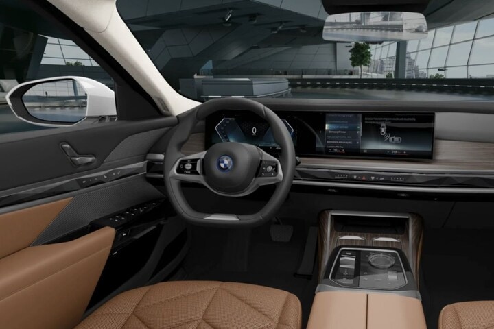 BMW i7