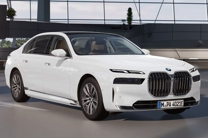 BMW i7