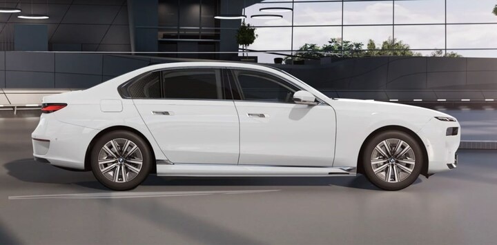 BMW i7