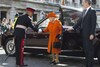 Queen Elizabeth stapt uit haar Bentley (ANP)