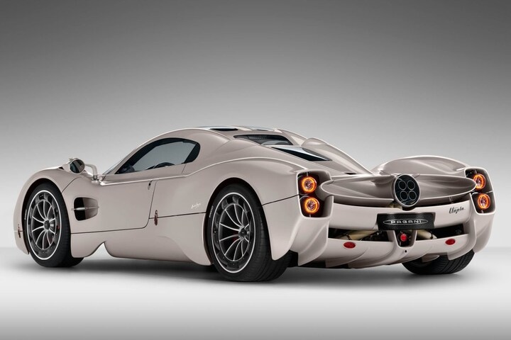 Pagani Utopia