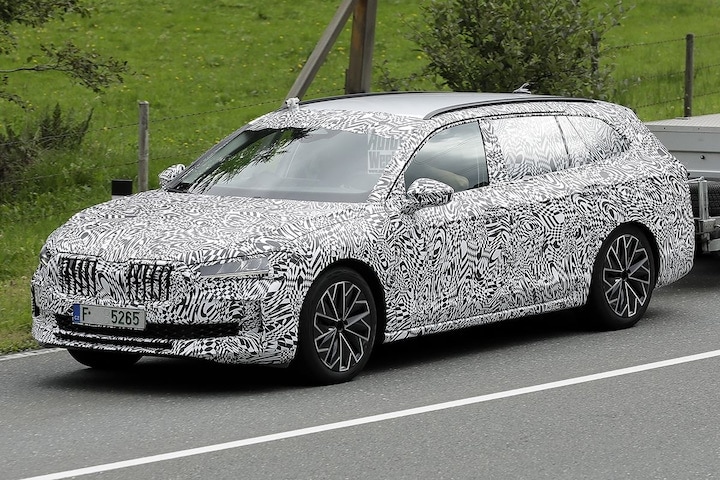 Spyshots Skoda Superb