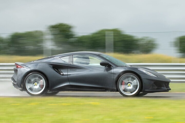 Lotus Emira