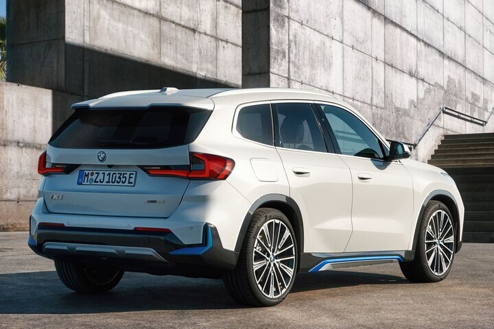 BMW iX1
