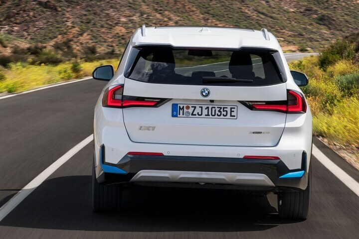 BMW iX1