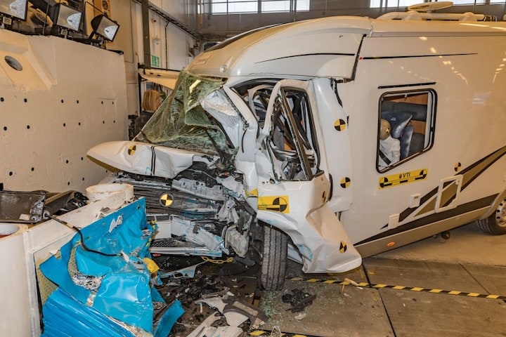 Camper botsproef voorzijde zwaar beschadigd