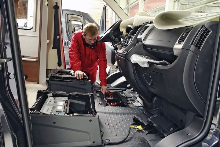 Accu's in de camper Fiat Ducato - opbouwaccu onder stoel