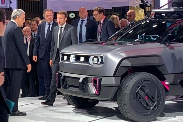 Macron Autosalon van Parijs 2022