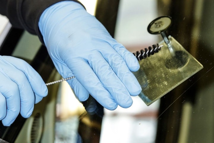 Ruitreparatie (Carglass) - verwijderen overtollige hars