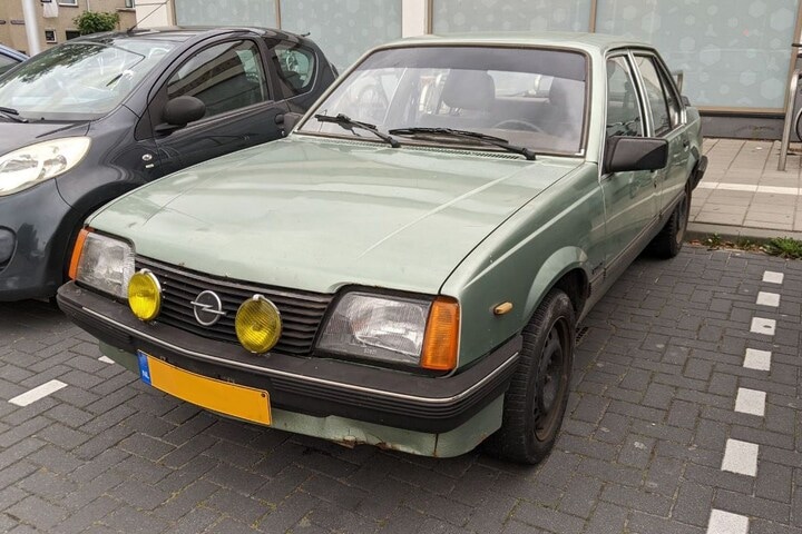 Opel Ascona in het wild