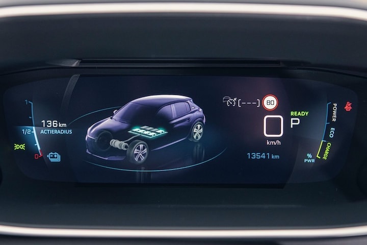 Display accu Peugeot e-208 dashboard
