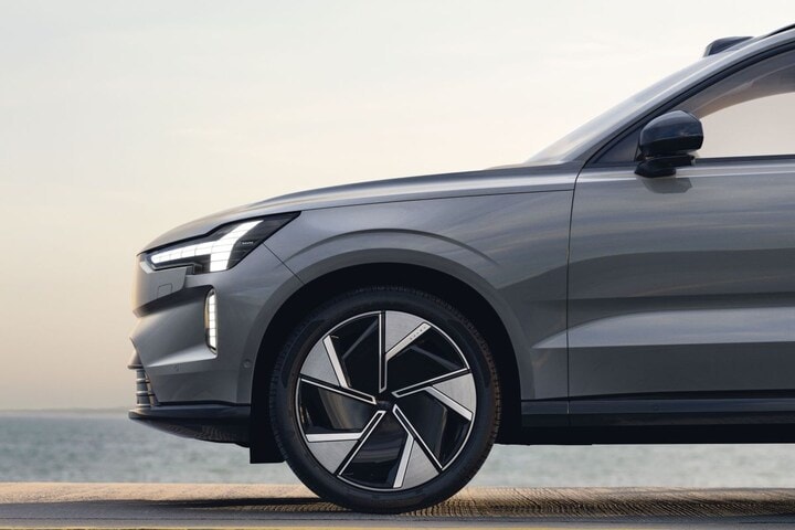 Volvo EX90