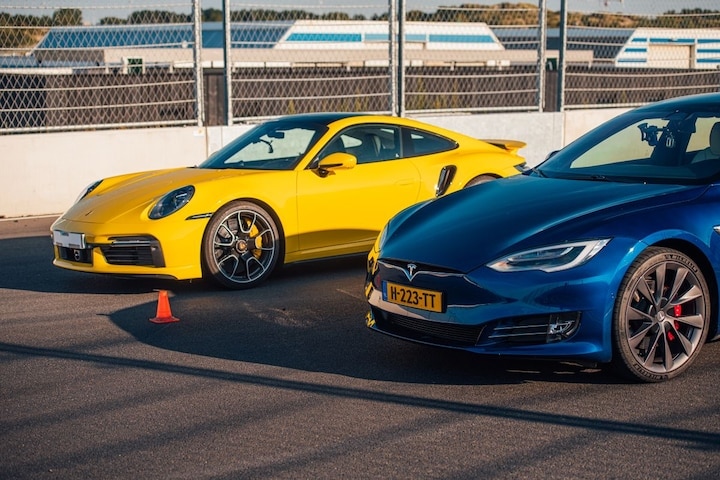 Porsche 911 Turbo S - Tesla Model S