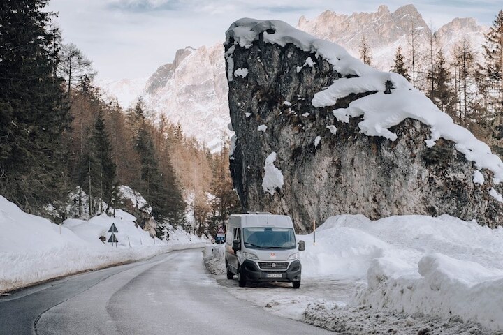 Winter camper Ducato Dolomieten sneeuw
