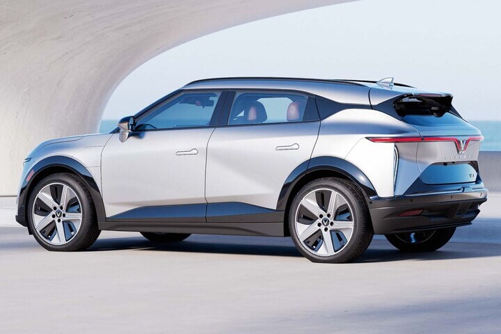 VinFast VF7 (US Spec)