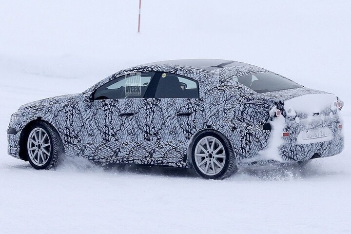 Spyshots Mercedes-Benz EQA