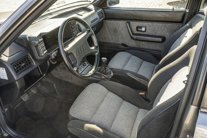 Volkswagen Passat vs Audi 90