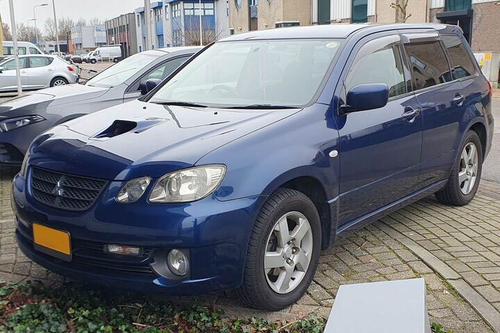 IN het Wild Mitsubishi Airtrek