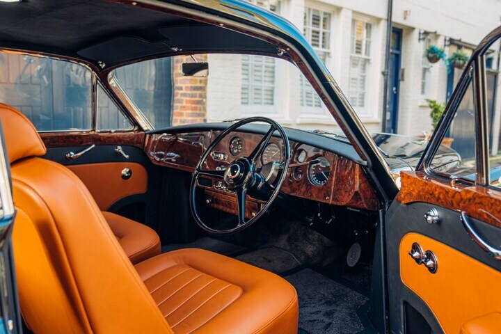 Bentley S2 Continental Lunaz
