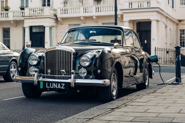 Bentley S2 Continental Lunaz