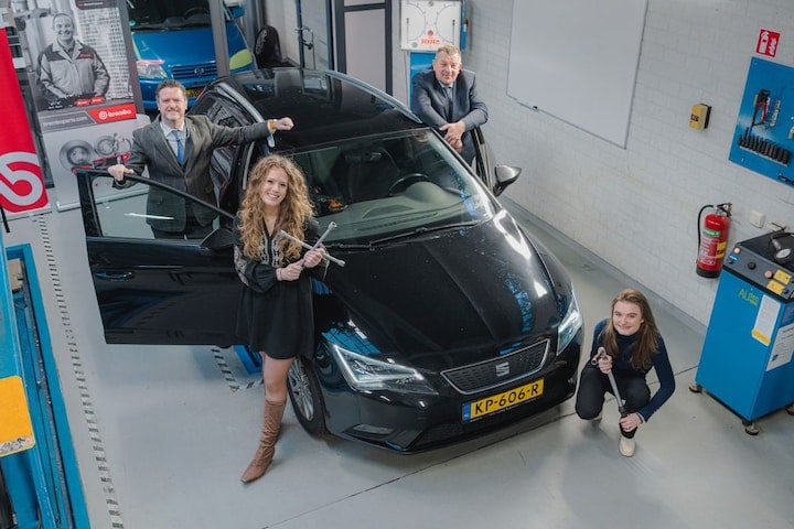 Zelf sleutelen - Openingsbeeld