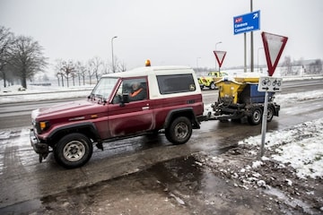 Bestelauto aanhanger gladheid winter ANP