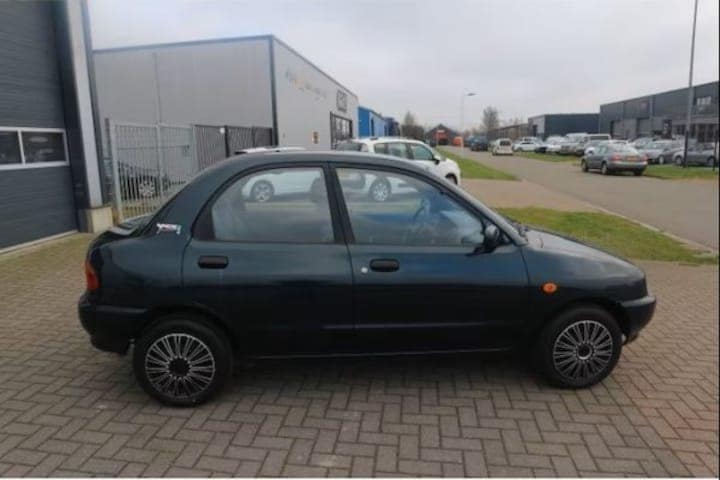 Mazda 121 Liefhebber Gezocht