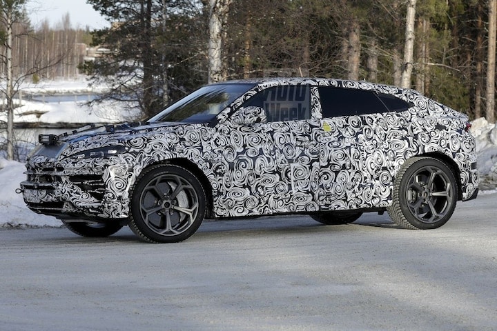 Lamborghini Urus Hybrid spyshots