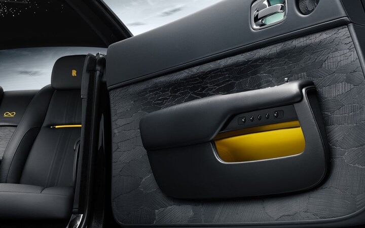 Rolls-Royce Wraith Black Badge Black Arrow.