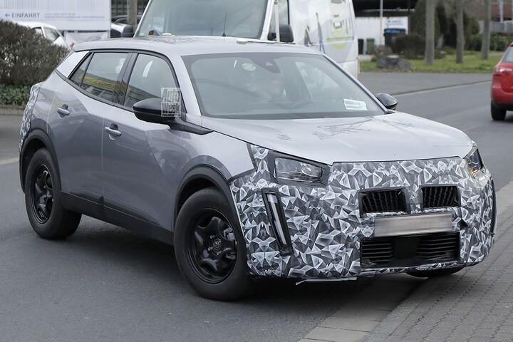 Spyshots Peugeot 2008 facelift
