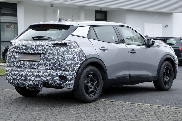 Spyshots Peugeot 2008 facelift