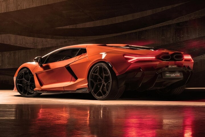 Lamborghini Revuelto