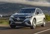 Mercedes EQE SUV rijdend van voren