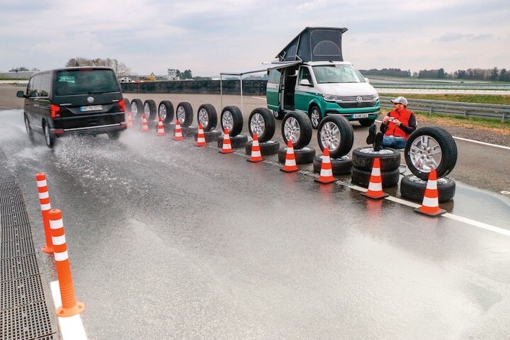 Test vierseizoenenbanden 235 55 R17 opening