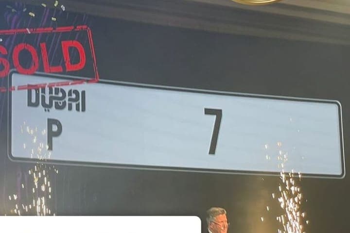 Emirates Auction kentekenplaat P7