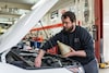 Olie verversen - onderhoud - garage | Getty Images