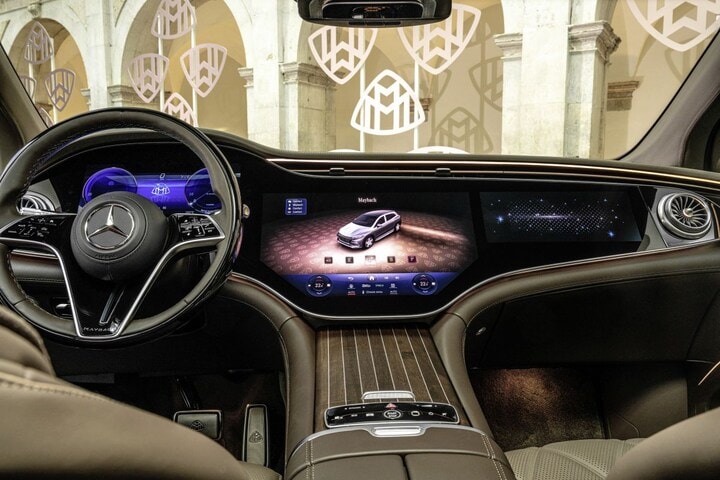Mercedes-Maybach EQS SUV luxe EV