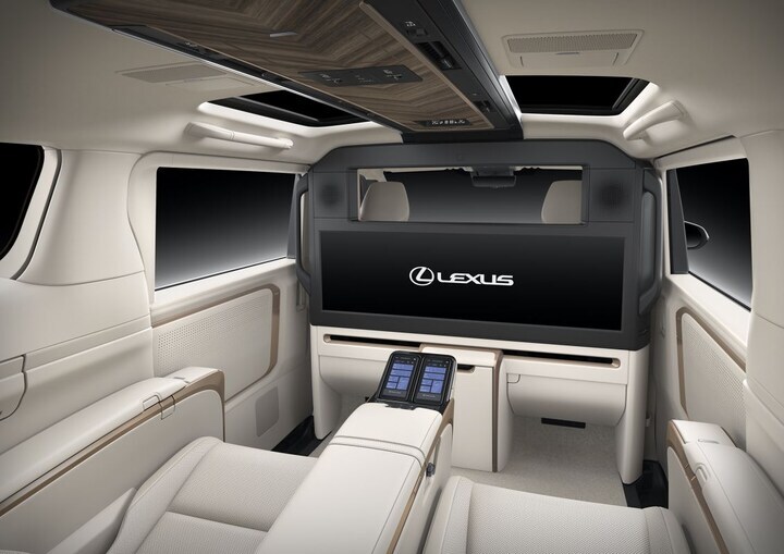 Lexus LM