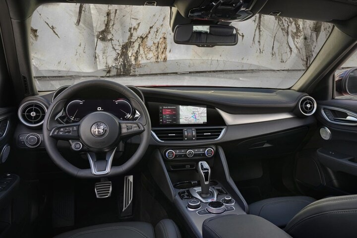 Alfa Romeo Giulia 2023 dashboard