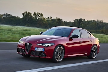 Alfa Romeo Giulia 2023 rijdend
