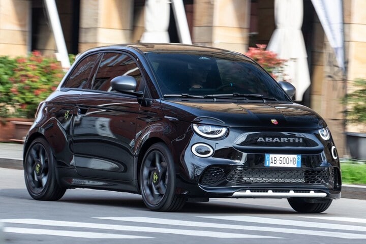 Abarth 500e en 500e Turismo