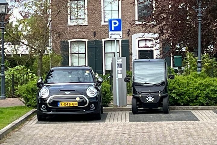 Opladen Mini en Biró
